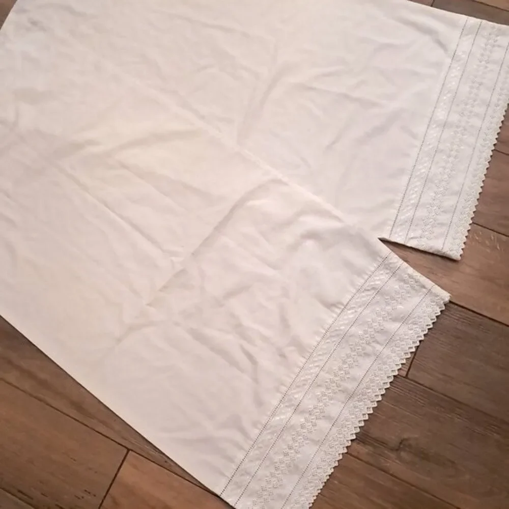 Vintage Cannon King Set 2 pillowcases Tres Grand Lace trim ivory off white cream